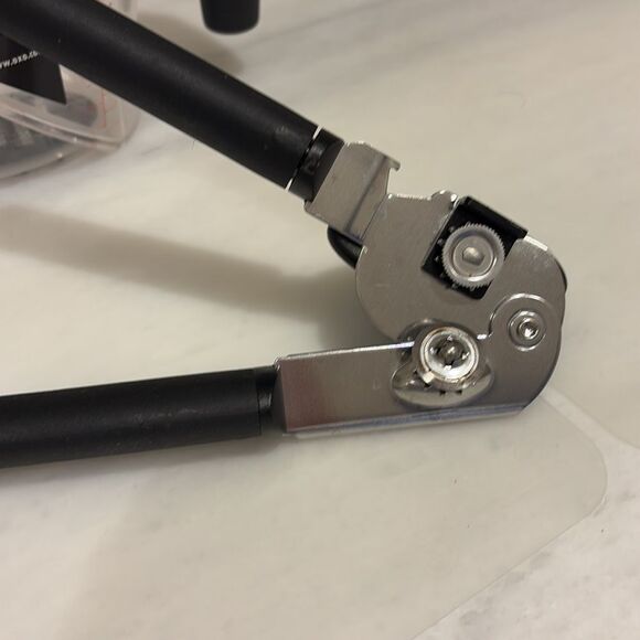 Oxo can opener/pizza cutter/peeler/ cuisinart jucier bundle - Picture 5 of 9